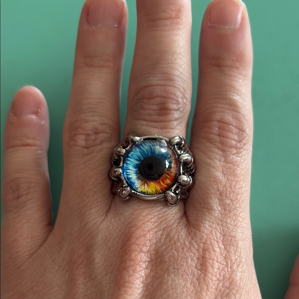 🆕 Silver Eye Design Ring- Size 8.5